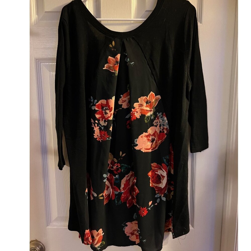 2X Le Lis Top with Flower Back